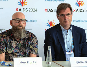 Die beiden Referenten des DAIG Symposiums, Marc Franke, der „Düsseldorf Patient“ und sein Arzt und Vorstandsmitglied der DAIG Björn Jensen beim Media Roundtable des AIDS 2024 © IAS, https://aids2024.smugmug.com